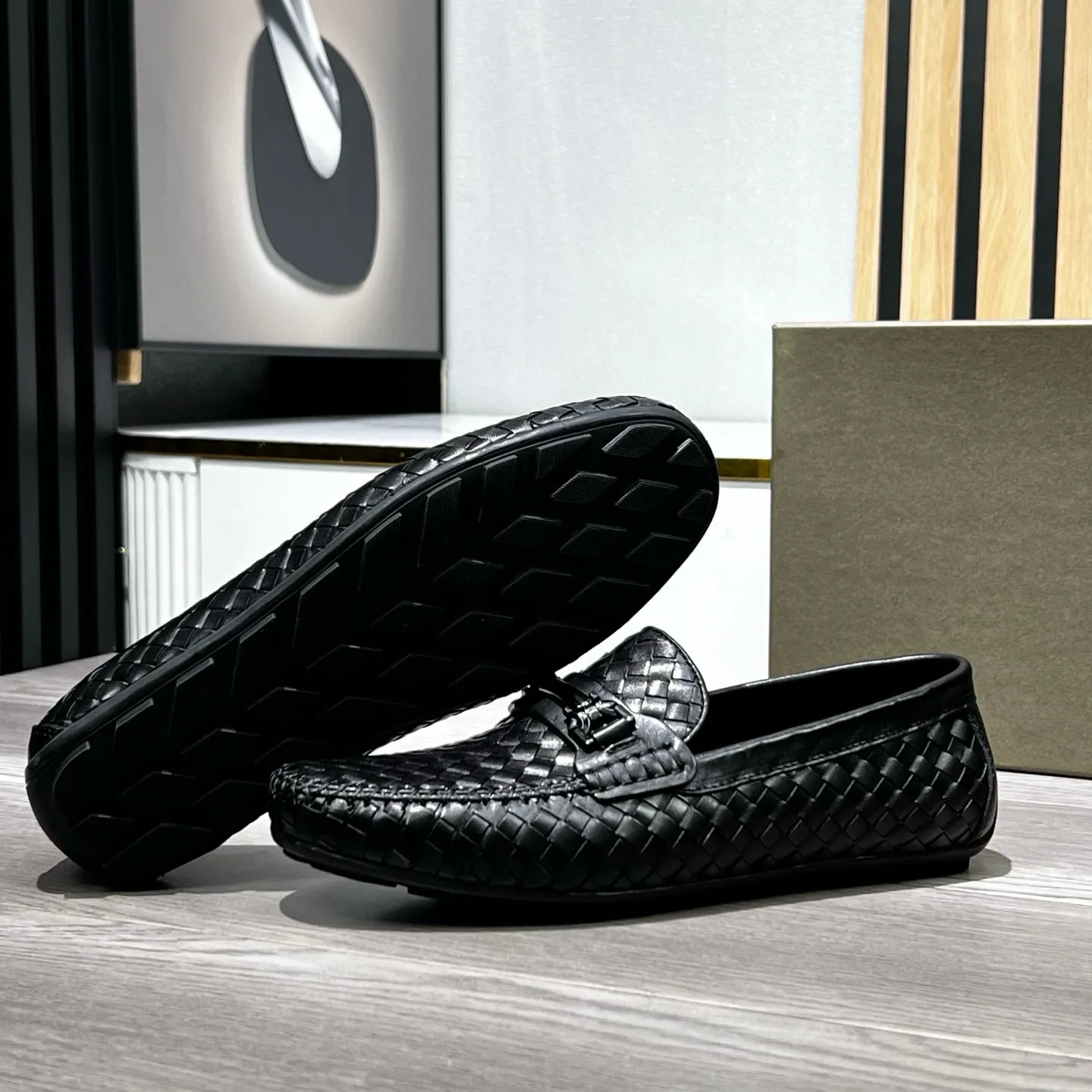 Ex-factory price 500 BV〰️Purely handmade classic men's beanie shoes👉👉driving shoes, slip-on shoes, made of imported cowhide woven from Italy, 💕water-dyed cowhide lining, 🔊original outsole, waterproof platform design, comfortable on the feet. A good choice for traveling and driving, two colors available, code number: 38-44, (45 can be customized)